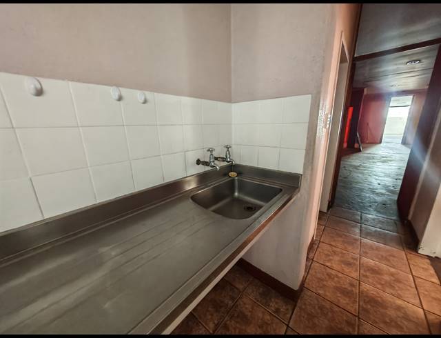 1,963M² WAREHOUSE FOR SALE IN BOOYSENS RESERVE
